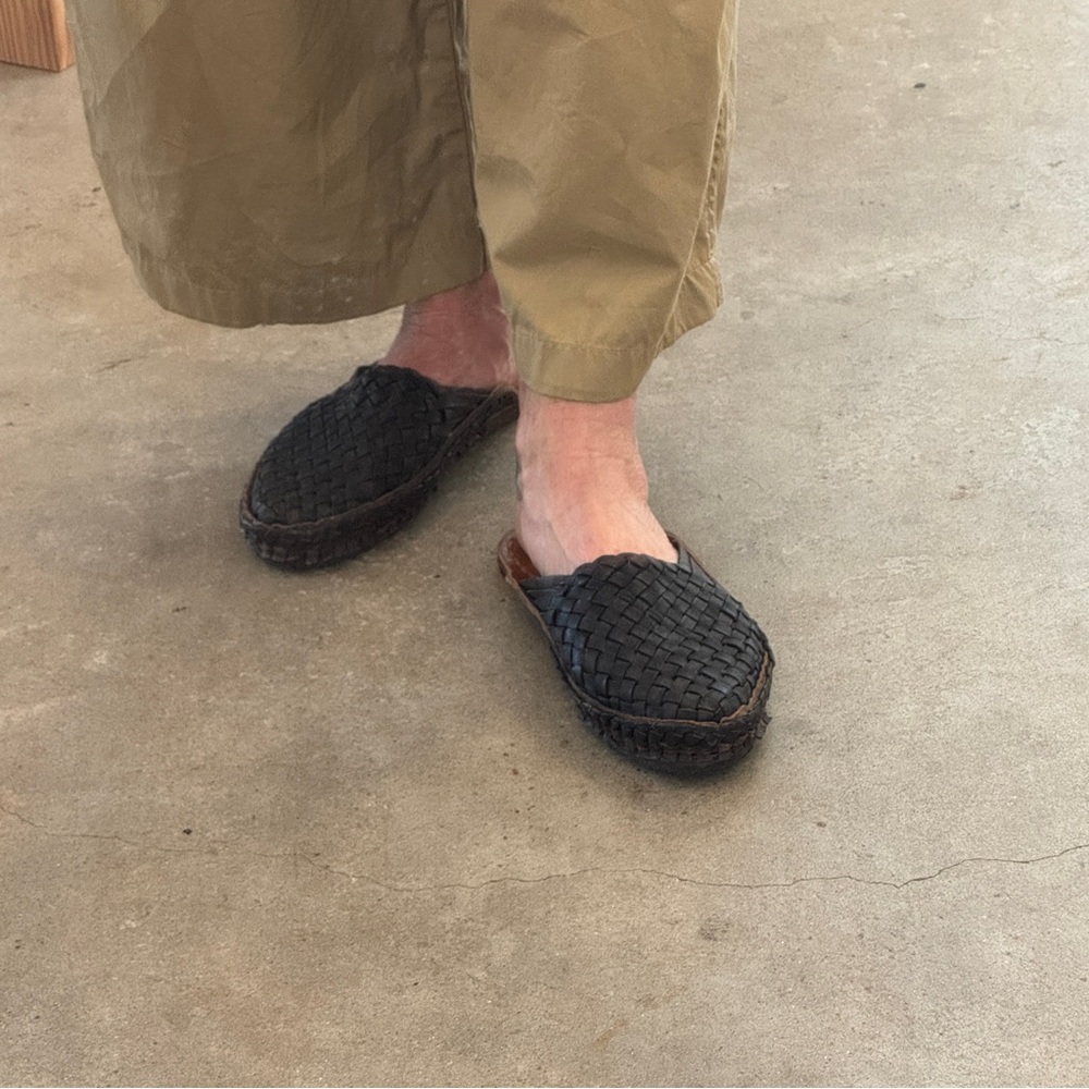 Mohinders Black Leather Woven Slides Woman’s 9